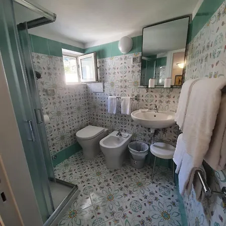 Casa Della Frutta 펜션 아나카프리